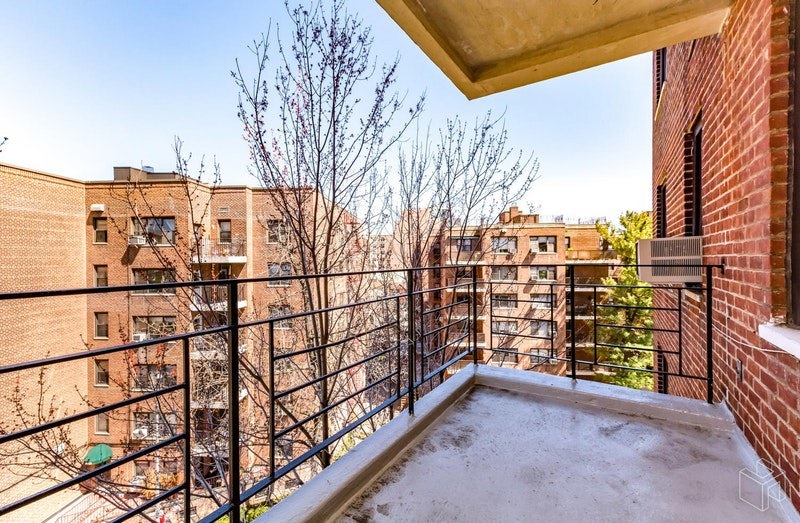 3616 Henry Hudson Pkwy E unit 5GN, Bronx, NY 10463 - photo 1