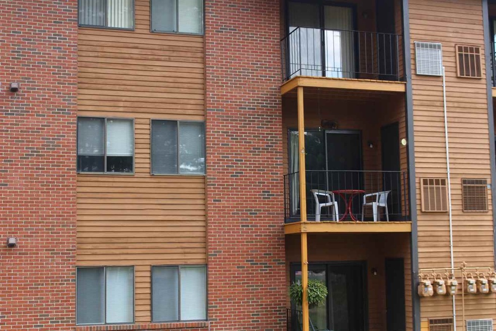 1929 Blackstone Dr unit 1929, Nashua, NH 03063 - photo 1