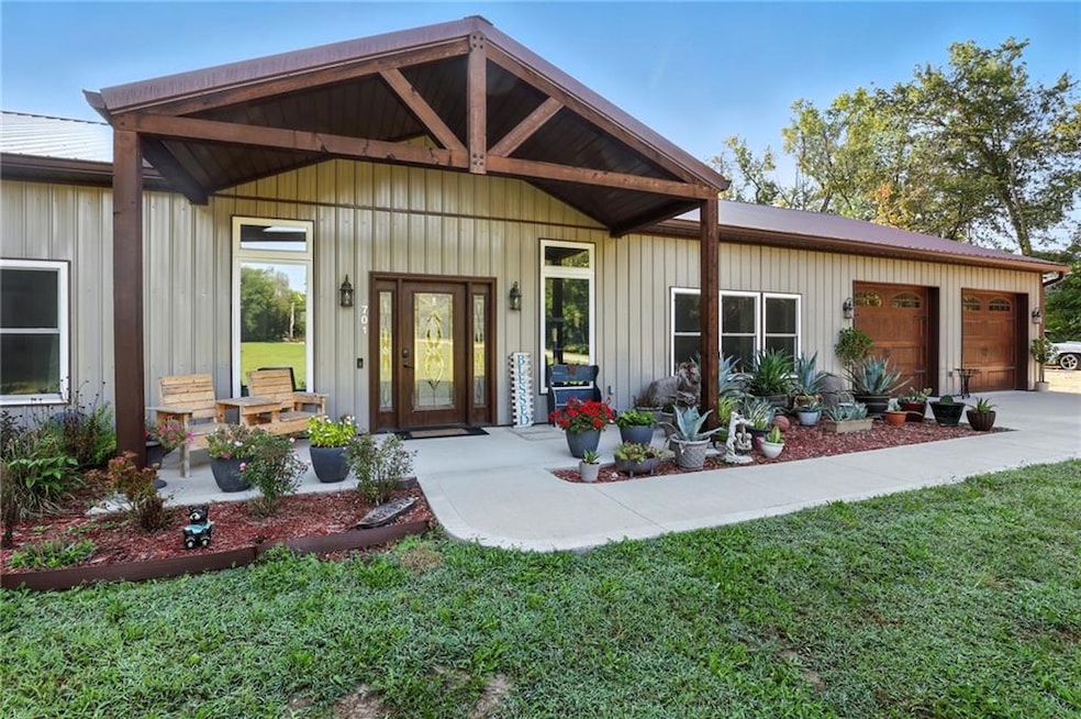 701 NW 176th St, Smithville, MO 64089 - photo 1