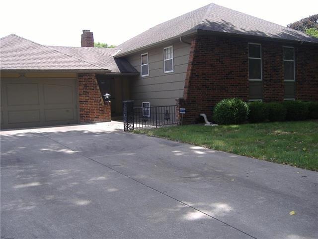 904 NW 10th St, Blue Springs, MO 64015 - photo 1