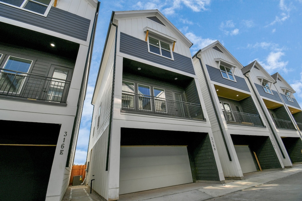 316 Thornton Rd unit D, Houston, TX 77018 - photo 1