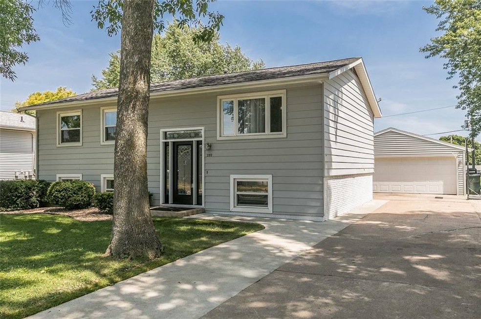 2313 Lori Dr SW, Cedar Rapids, IA 52404 - photo 1