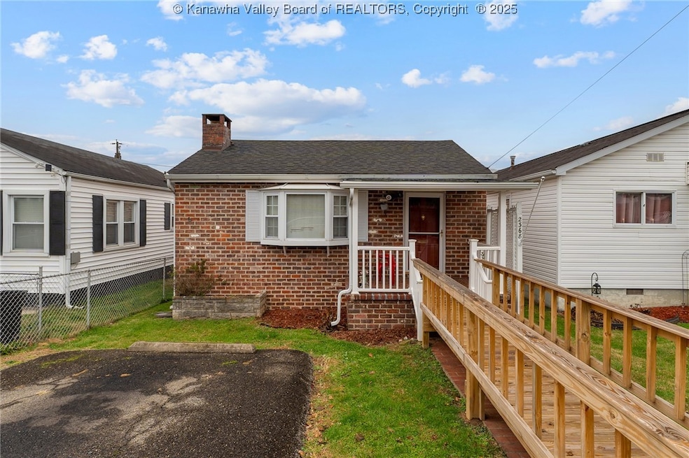 2368 Adams Ave, Saint Albans, WV 25177 - photo 1