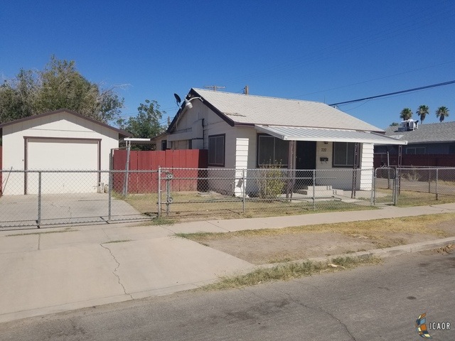 727 N 10th St, El Centro, CA 92243 - photo 1