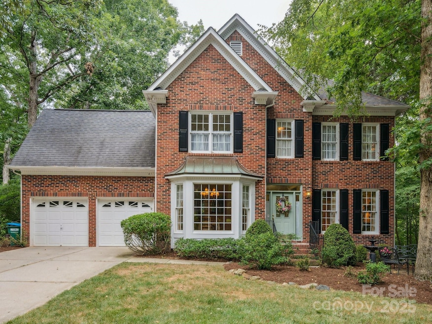 423 Shrewsbury Ln, Matthews, NC 28105 - photo 1