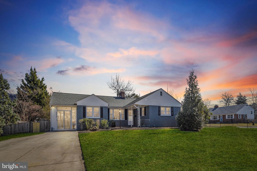 3325 Garland Dr, Falls Church, VA 22041 - photo 1