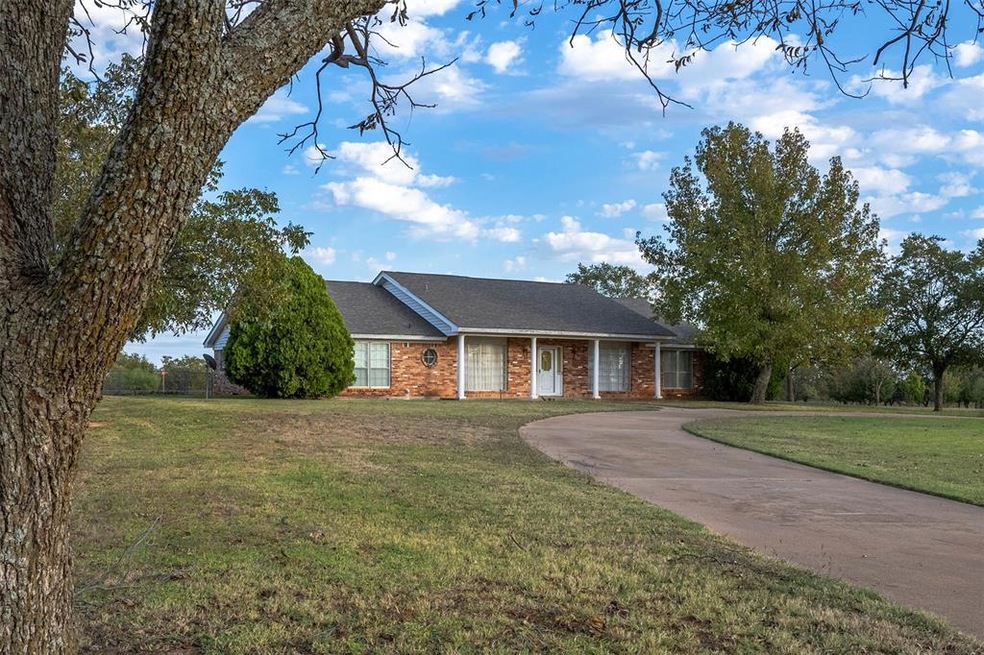 119 Moss Ln, Weatherford, TX 76088 - photo 1