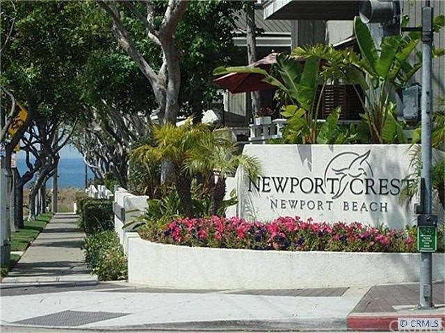 Front of Newport Crest