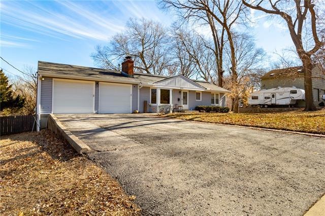 5649 Perry Ln, Merriam, KS 66203 - photo 1