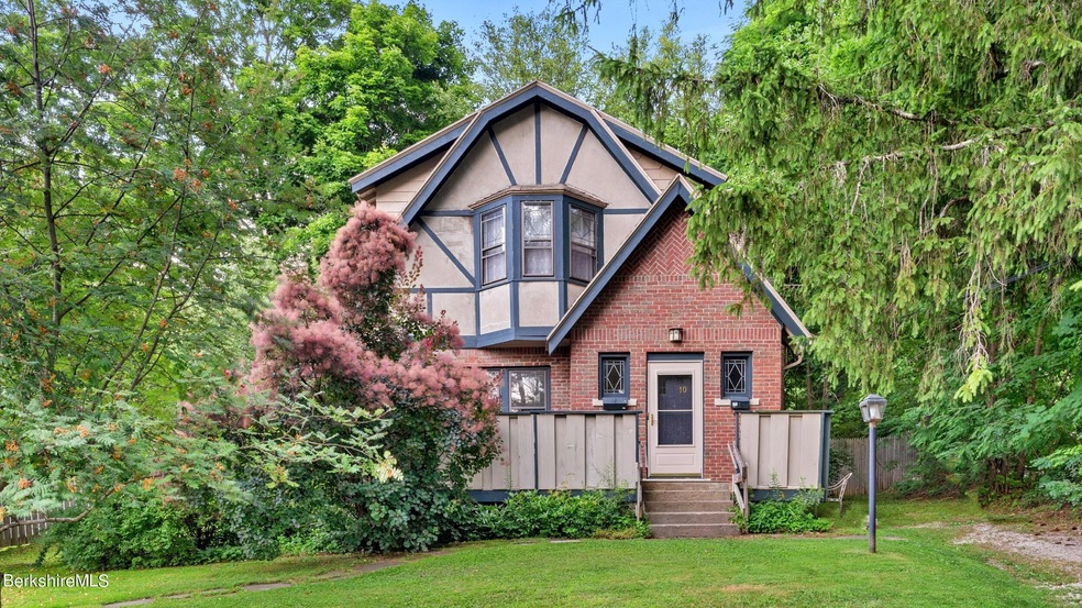 10 Prospect St, Great Barrington, MA 01230 - photo 1