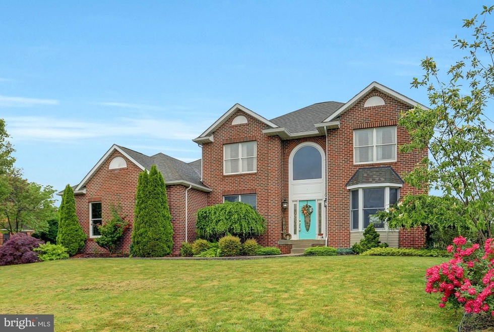 2151 Castlegreen Dr, Greencastle, PA 17225 - photo 1