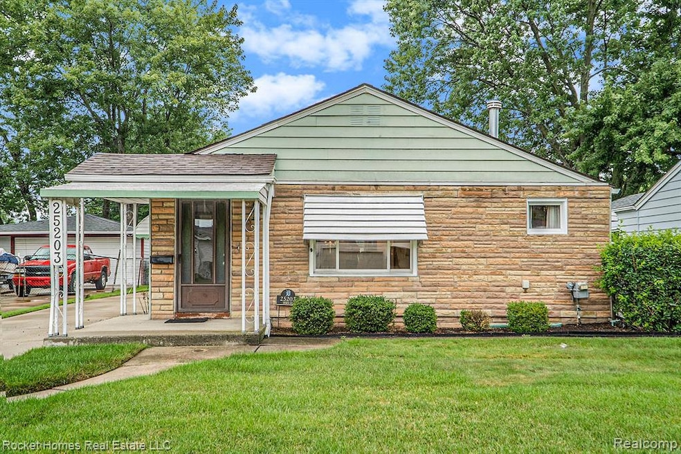 25203 Fern St, Roseville, MI 48066 - photo 1
