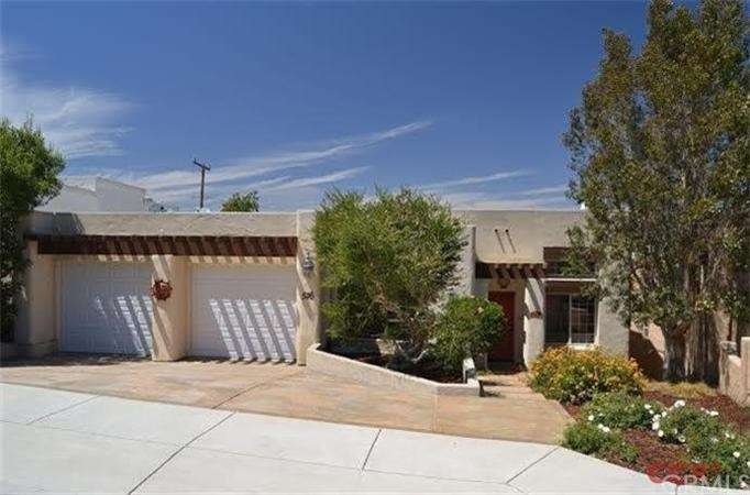 Great 3 bedroom 2 bath SINGLE home with VIEWS of t