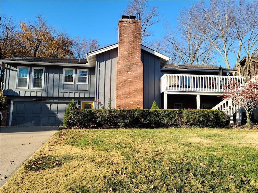 530 Mohawk St W, Lake Quivira, KS 66217 - photo 1