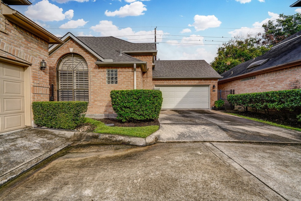 7902 Oakwood Hollow St, Houston, TX 77040 - photo 1