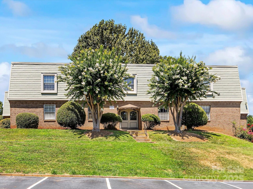 2616 Park Rd unit B, Charlotte, NC 28209 - photo 1