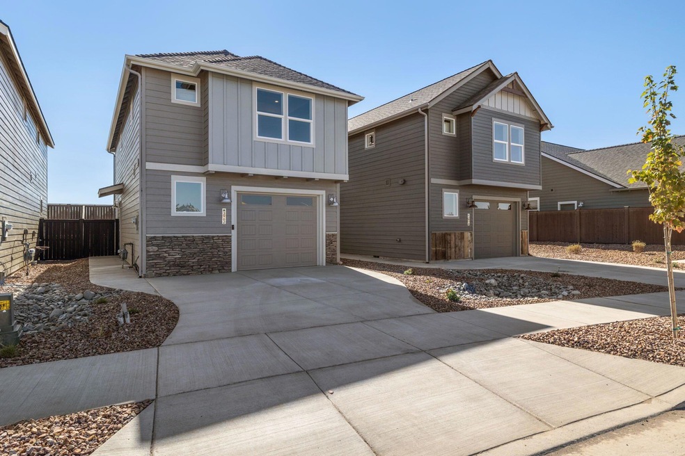 3962 SW Coyote Ave, Redmond, OR 97756 - photo 1