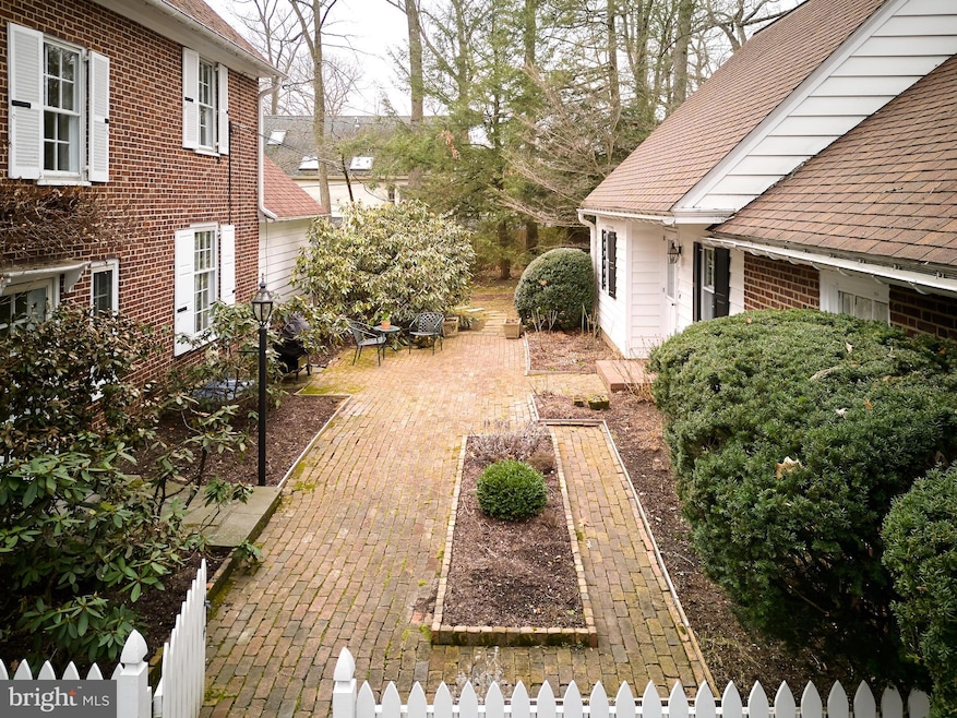 907 Eagle Rd, Wayne, PA 19087 - photo 1