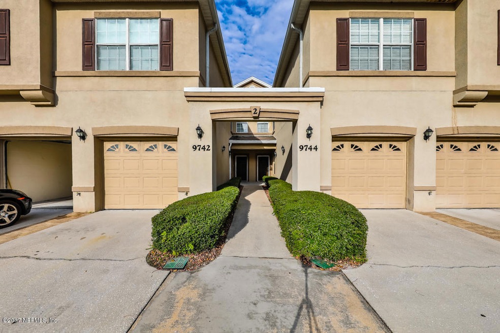 Welcome home - Attached garage
