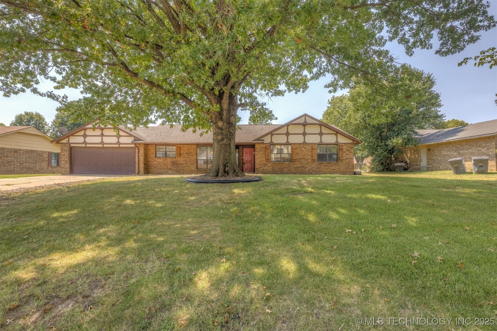 405 Mockingbird Ln, Wagoner, OK 74467 - photo 1