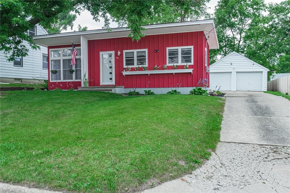 230 26th St NW, Cedar Rapids, IA 52405 - photo 1