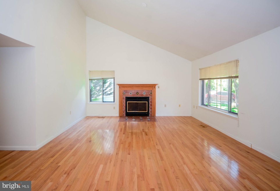 5922 Veranda Dr, Springfield, VA 22152 - photo 1