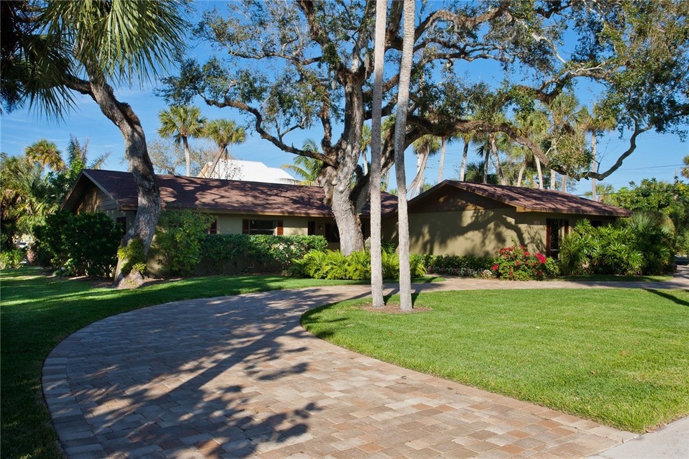655 Bougainvillea Ln, Vero Beach, FL 32963 - photo 1