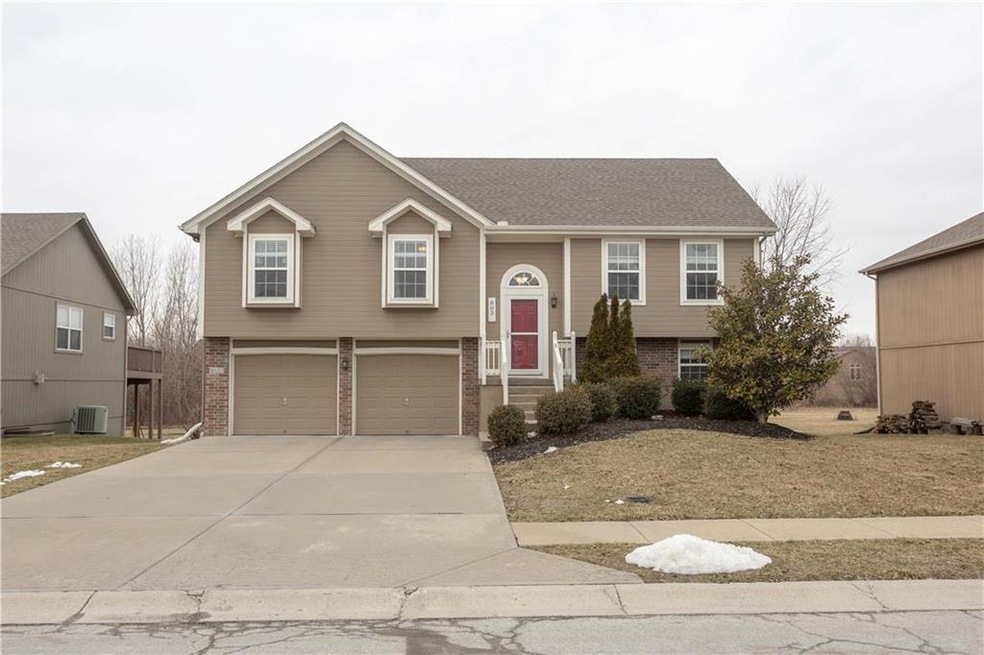 802 Garnes St, Raymore, MO 64083 - photo 1