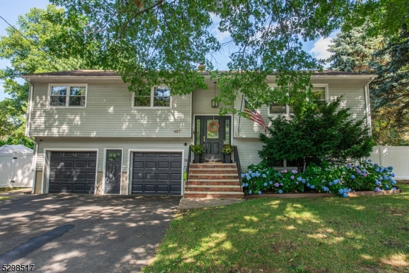 487 Goffle Rd, Wyckoff, NJ 07481 - photo 1