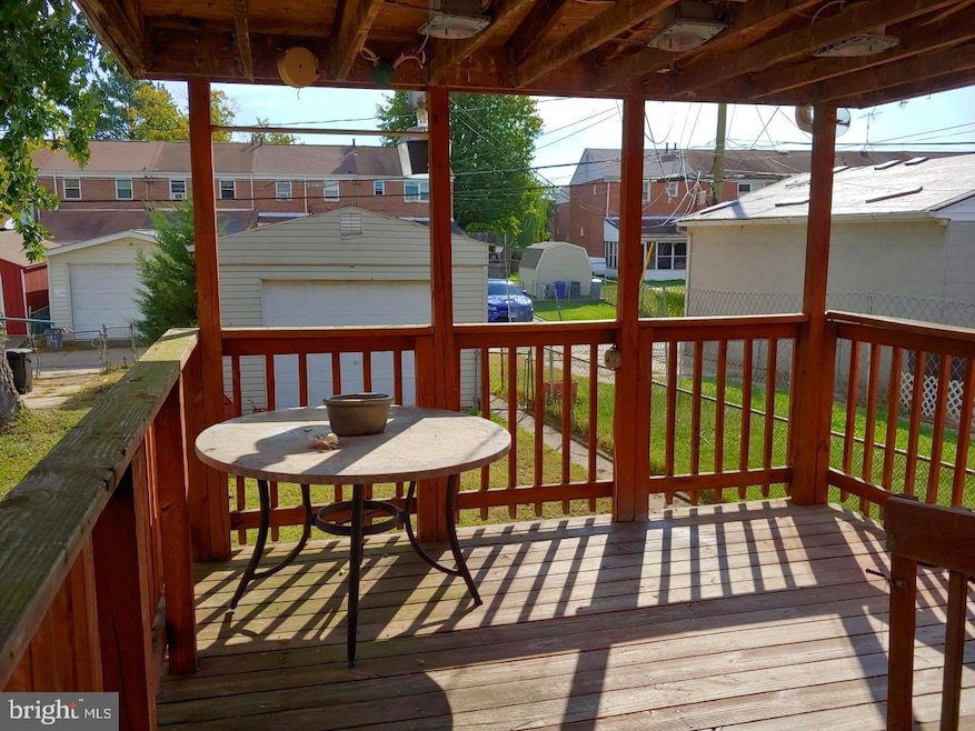 1007 Foxwood Ln, Essex, MD 21221 - photo 1