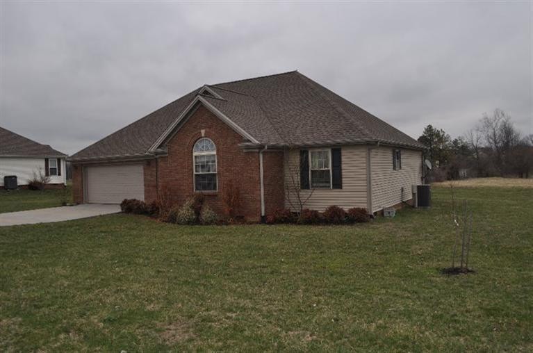 412 Donovan Cir, Harrodsburg, KY 40330 - photo 1