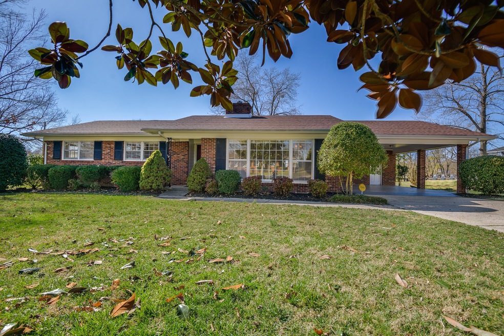 705 Dow Dr, Shelbyville, TN 37160 - photo 1