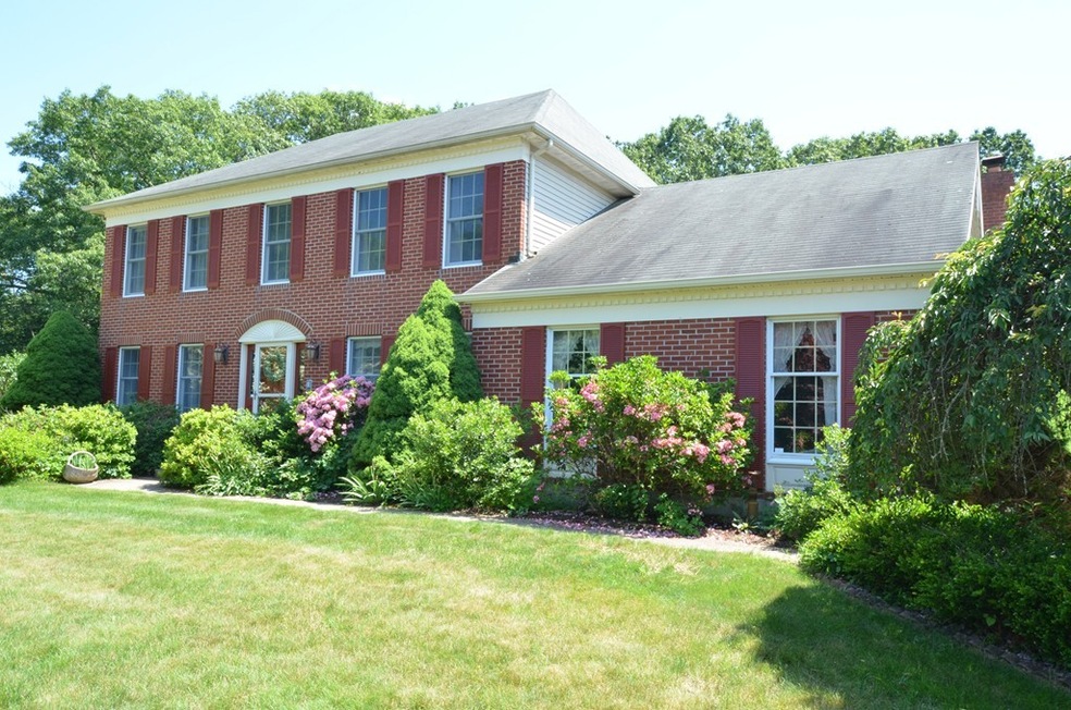 7 Farm Pond Ln, Franklin, MA 02038 - photo 1