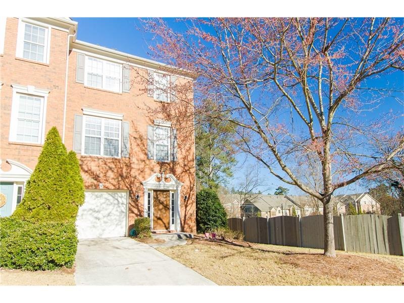 Lovely curb appeal in this end unit!