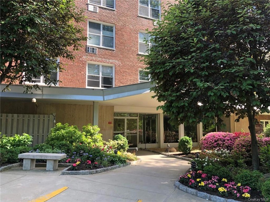 Castle Heights Cooperative unit 6L, Tarrytown, NY 10591 - photo 1