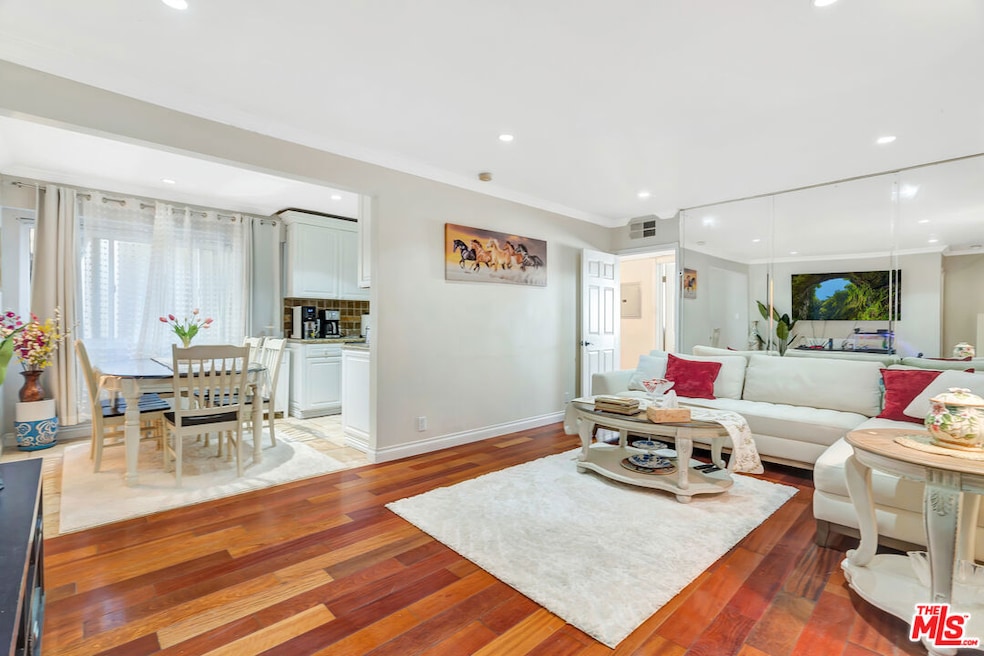 4610 Densmore Ave unit 105, Encino, CA 91436 - photo 1