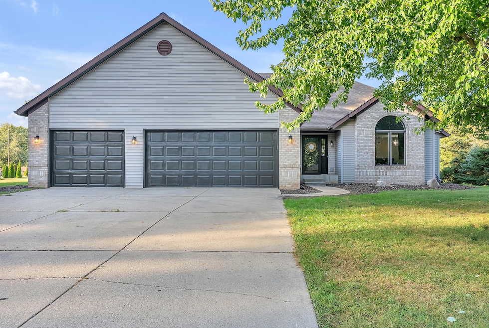 7725 W Arndt Ct, La Porte, IN 46350 - photo 1