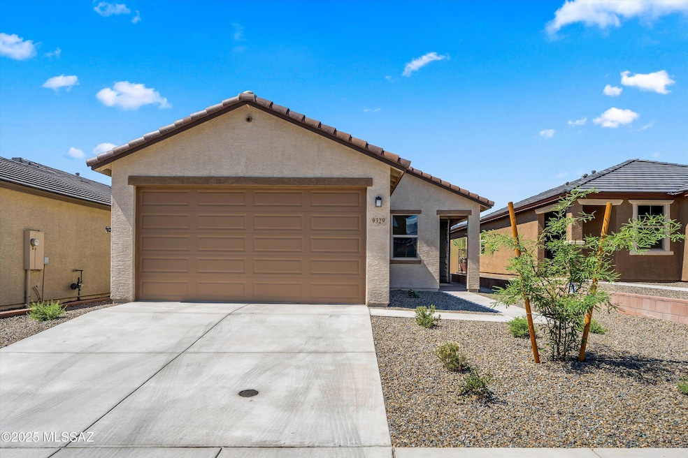 9329 N Peridot Vista Ave, Tucson, AZ 85742 - photo 1
