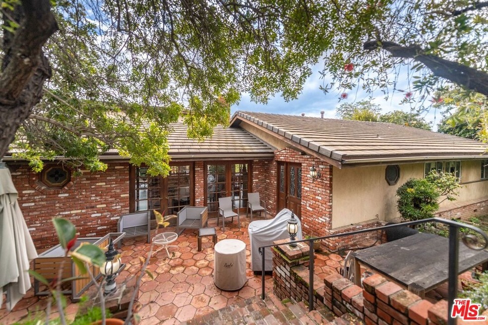 Sold $2,310,000 • Co-Listing Agent