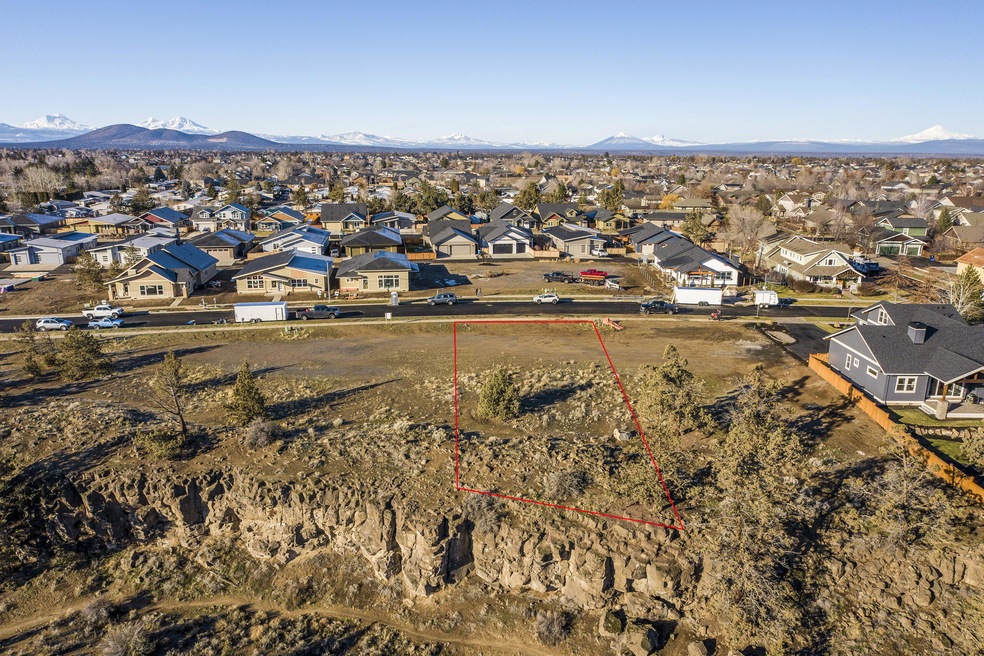 764 NW 13th St, Redmond, OR 97756 - photo 1