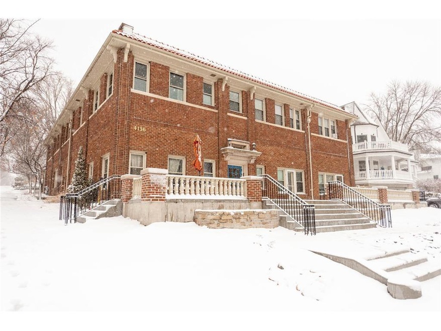 Wonderful condo in a great location! Walk right to