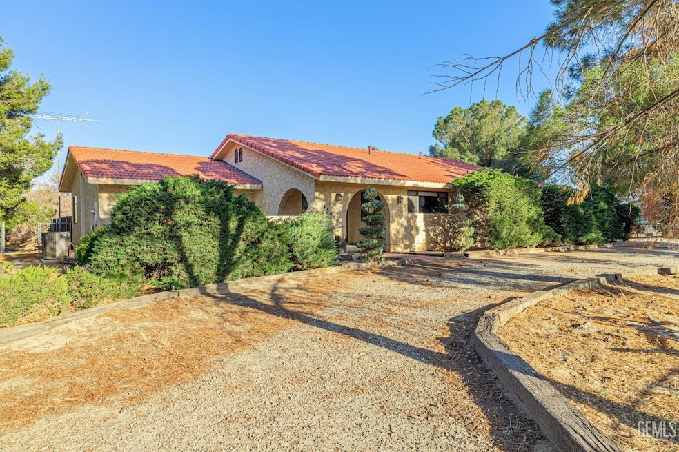 45050 43rd St E, Lancaster, CA 93535 - photo 1