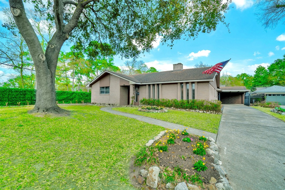 5018 Shady Nook Ct, Houston, TX 77018 - photo 1