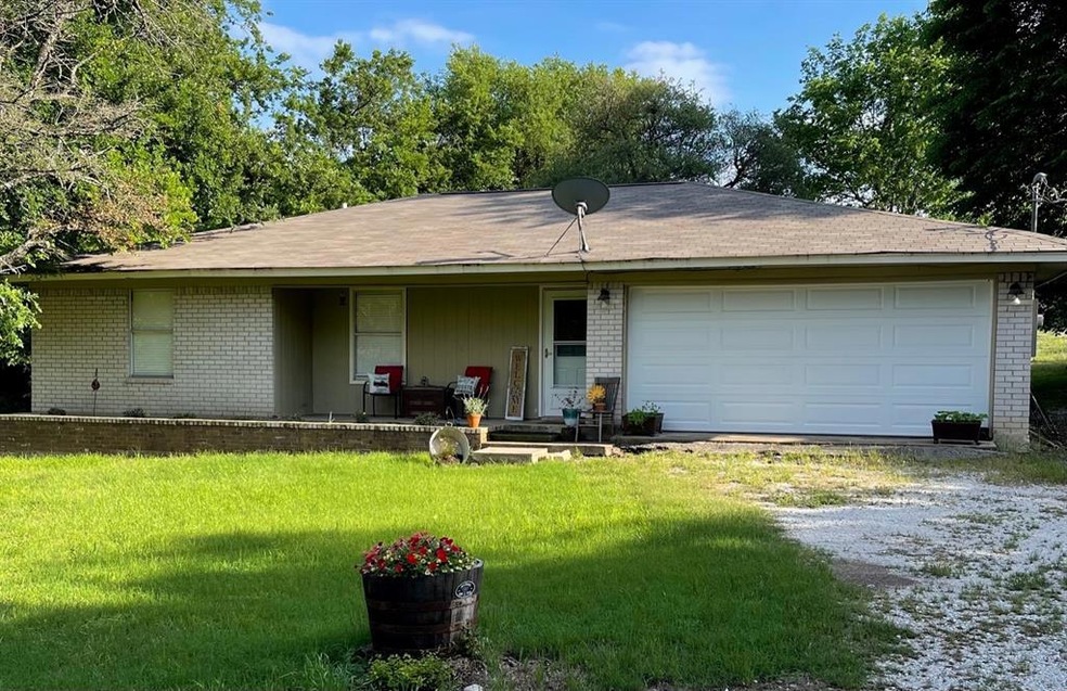 1120 Highland Cir, Springtown, TX 76082 - photo 1