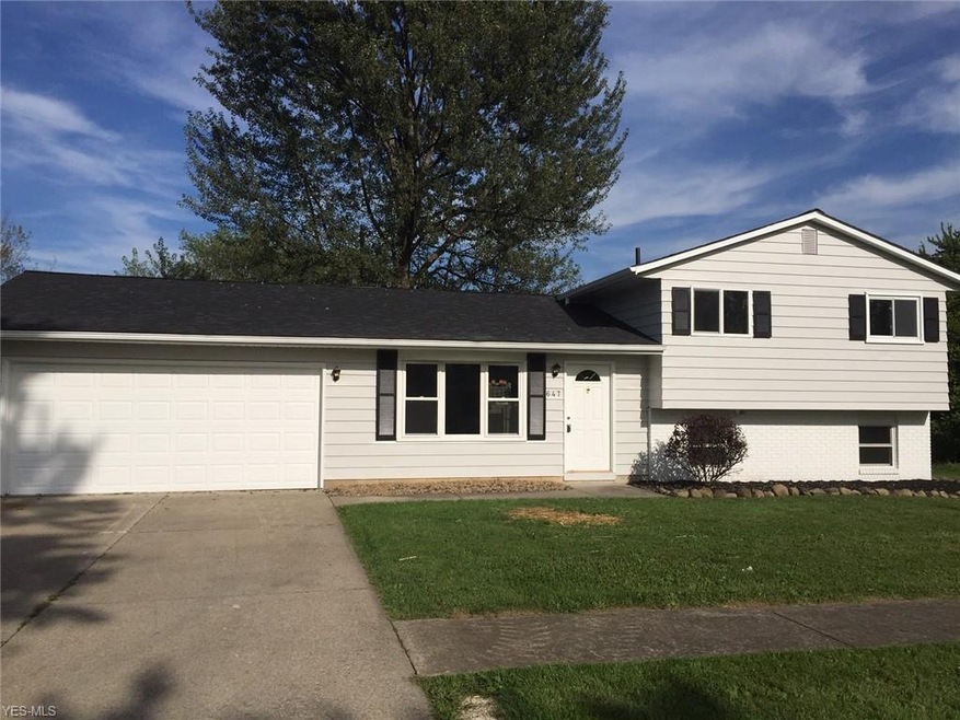 647 Hollywood Ave, Sheffield Lake, OH 44054 - photo 1