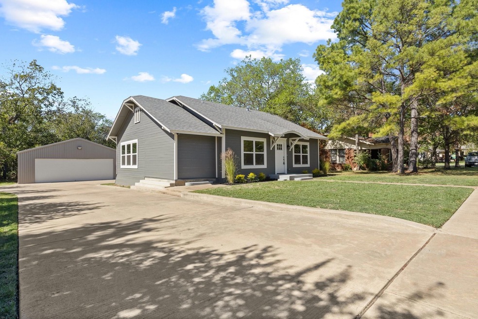 202 Sunset Dr, Cleburne, TX 76033 - photo 1