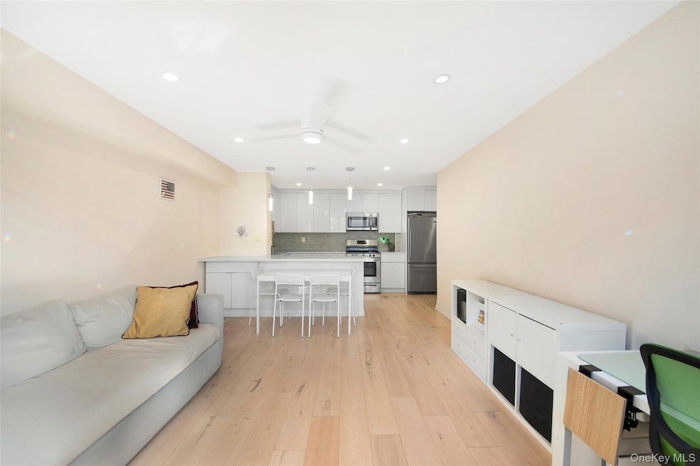 301 Cathedral Pkwy unit 3M, New York, NY 10026 - photo 1