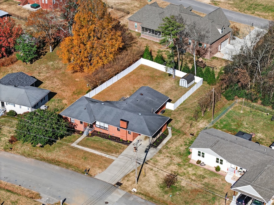 1105 Bagley Dr, Fayetteville, TN 37334 - photo 1