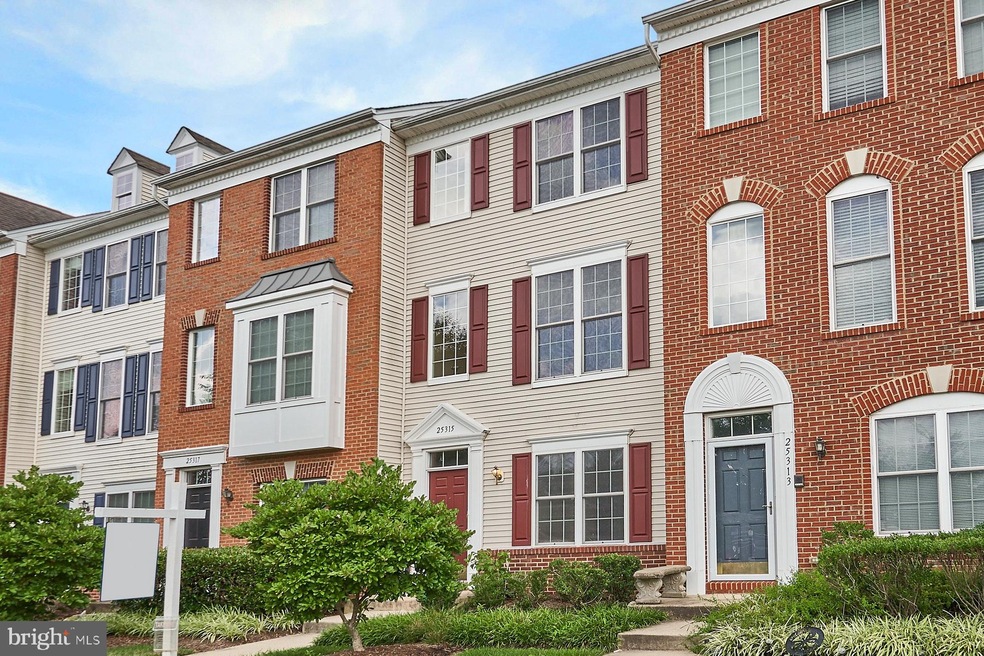 25315 Crossfield Dr, Chantilly, VA 20152 - photo 1