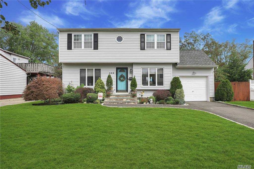 222 30th St, Lindenhurst, NY 11757 - photo 1